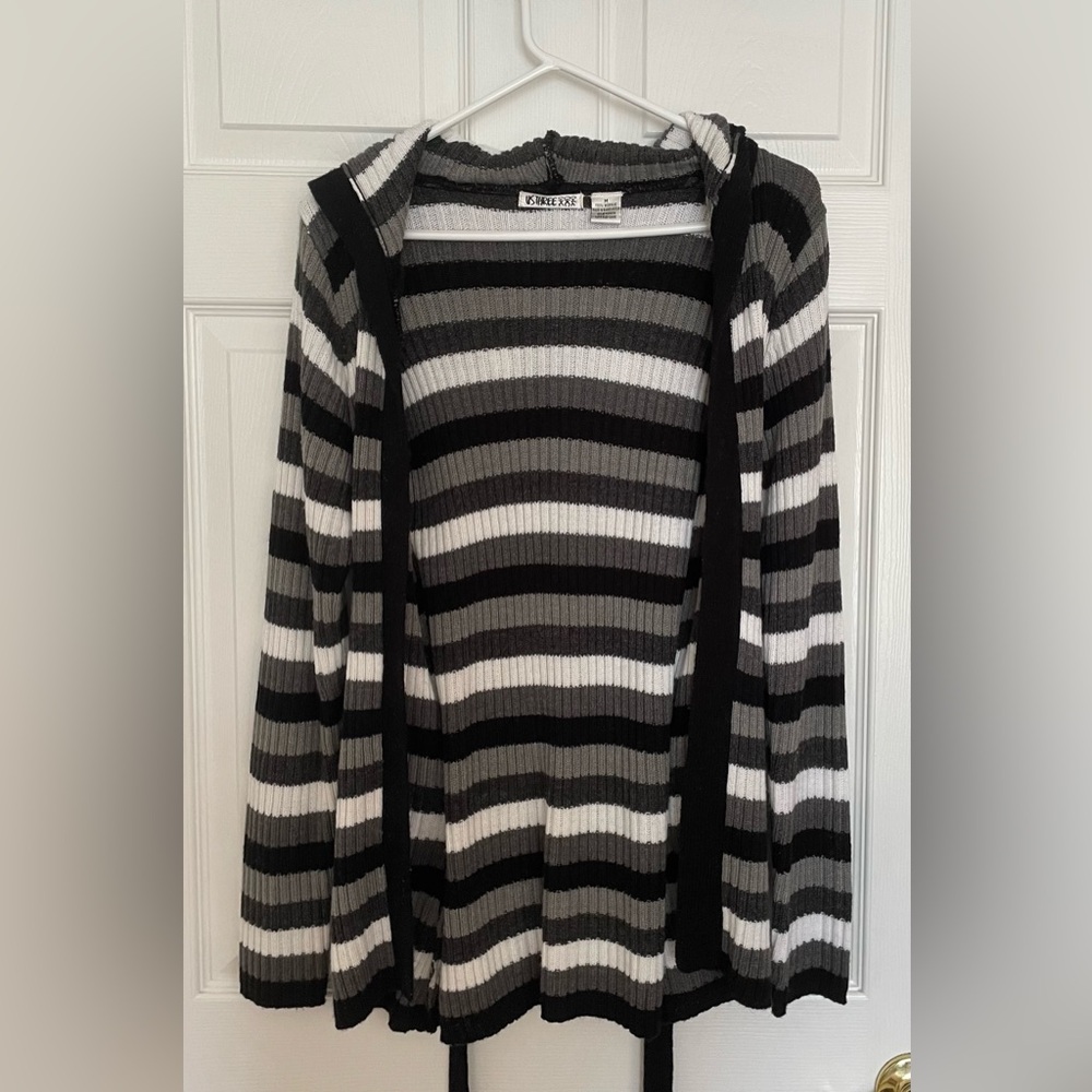 Hooded buttonless cardigan sweater that ties at the waist